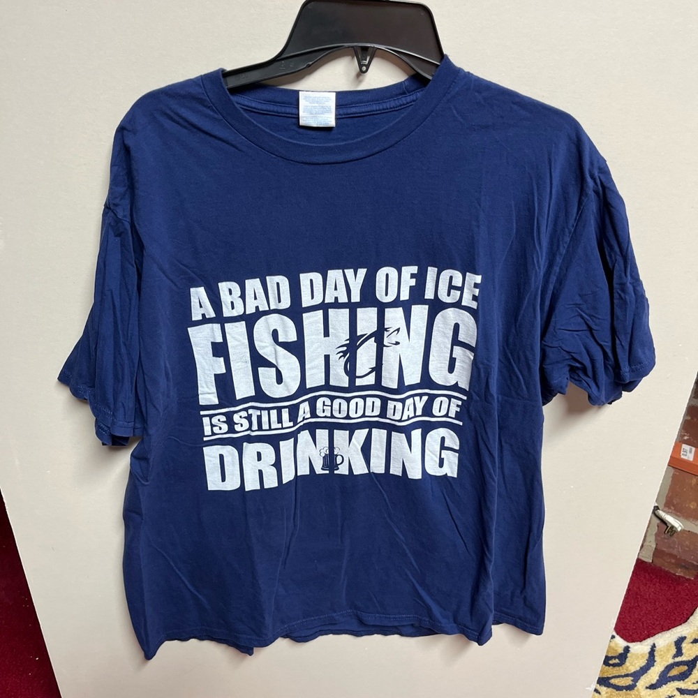 2/$5 🎈Men’s T-shirt -ice fishing
